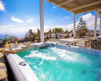 Phaos Santorini Suites - אימרוויגלי - בריכה