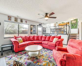 Music-themed Fountain Home w/ Fireplace & Yard! - Fountain - Sala de estar