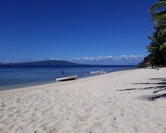 Grace Hotel & Dive - Puerto Galera - Beach