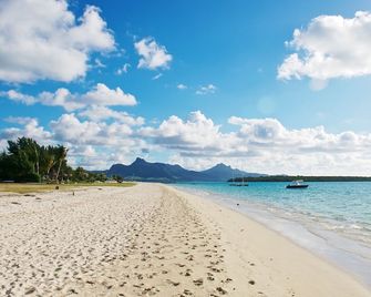 Paradise Beach by Horizon Holidays - Pointe d’Esny - Παραλία
