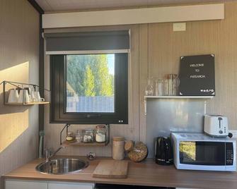 Country Garden Retreat by Tiny Away - Kokonga - Cocina