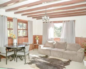 Hotel Refugio Alpino - קמפוס דו ג'ורדאו - סלון