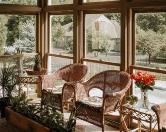 Inn at Pine Terrace - Oconomowoc