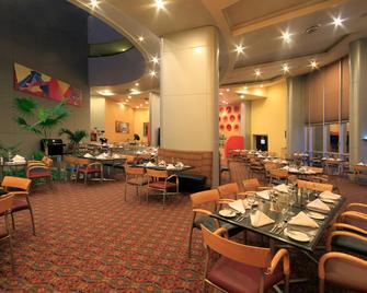 Holiday Inn Monterrey-Parque Fundidora - מונטרי - מסעדה