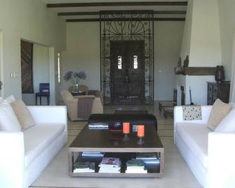 Full Sevice Beautiful 100 Acre Estate nearJose Ignacio, La Barra & Ocean Beaches - Jose Ignacio - Living room