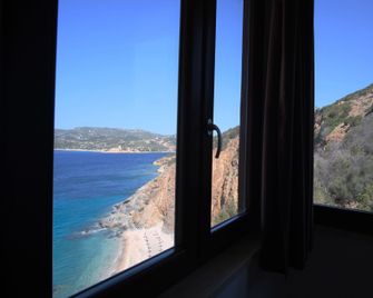 Nuraghe Apartments - Teulada - Balcón