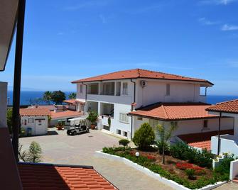 Villaggio Calispera - Ricadi - Edificio
