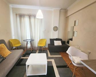 Central apartment in wonderful Athens! - Athens - Living room