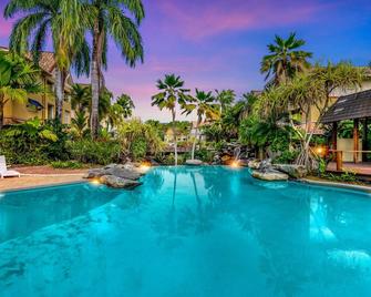 Linaria Lakes - Resort Style living - Cairns North - Pool