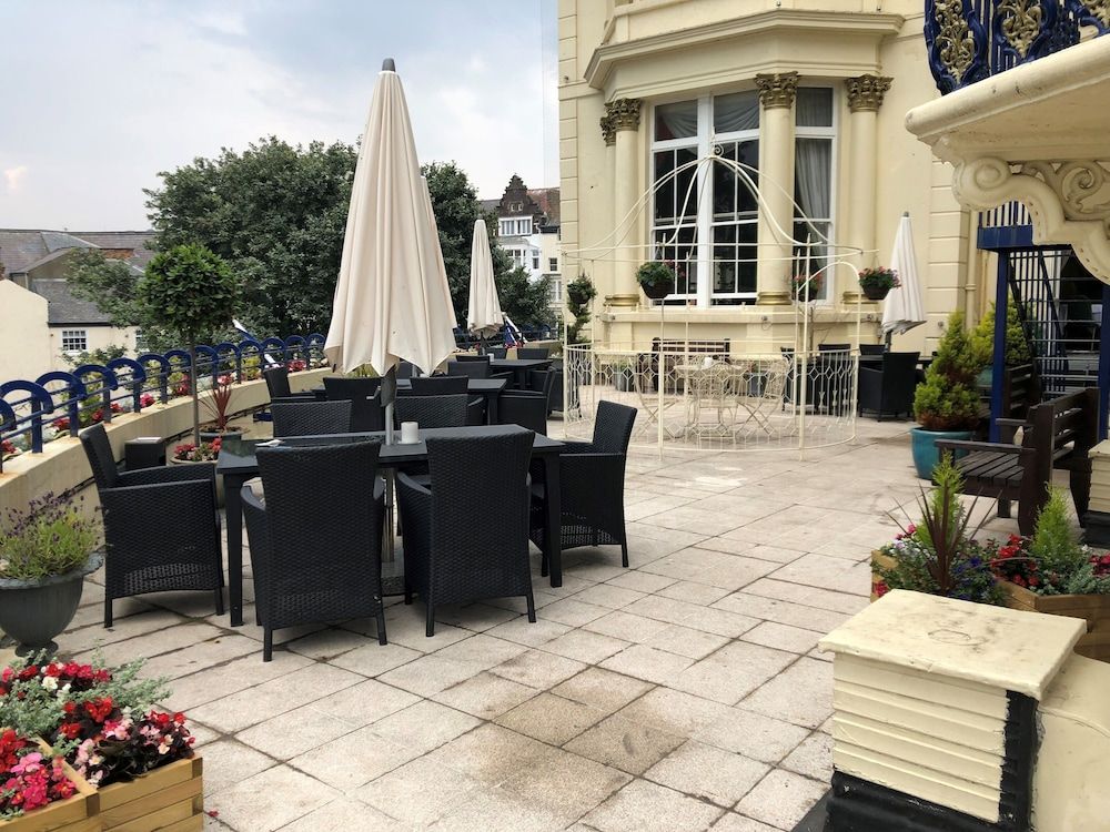 Royal Hotel - סקארבורו - פטיו