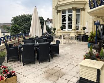 Royal Hotel - Scarborough - Patio