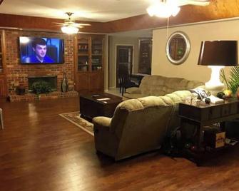 Three Bedroom Very Nice House - Bryant, Ar - Bryant - Wohnzimmer