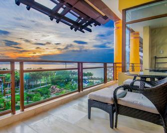 The St. Regis Sanya Yalong Bay Resort - Sanya - Parveke