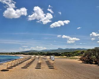 Lagouvardos Apartments - Marathopolis - Beach