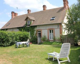 Gite Neung-Sur-Beuvron, 3 Bedrooms, 6 Persons - Neung-sur-Beuvron - Patio
