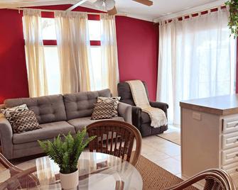 Serenity Cabin - Dover - Living room
