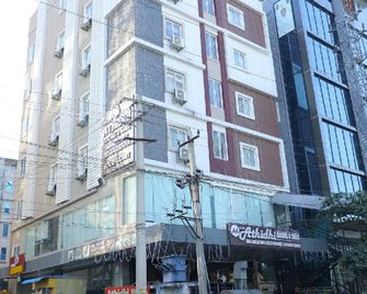 Athidhi Hotel & Suites - Hyderabad - Building
