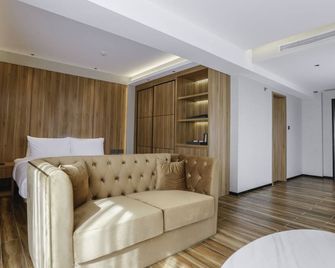 ホテル カシアナ アンド イベントセンター タガイタイ - タガイタイ - リビングルーム