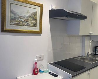 Onsite Cosy Practical Studio In A Quite Area - קובנטרי - מטבח