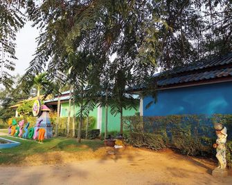 Review Resort - Ban Chang - Outdoors view