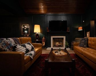 Hidden Gem Of Orlando: The Bnkr florida Living At Its Coziest. Designed For You - Apopka - Area lounge