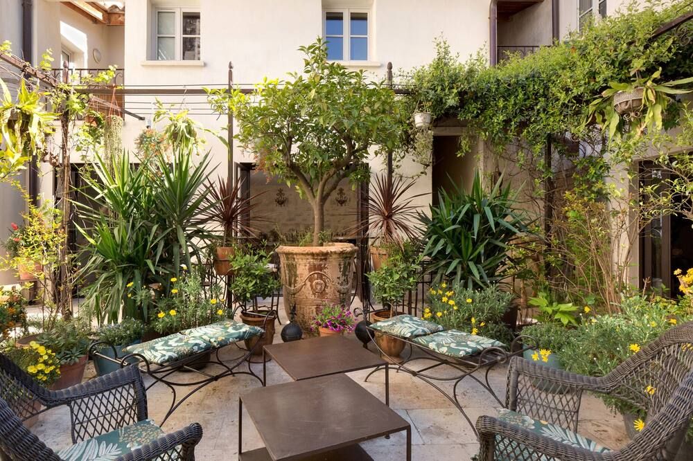 لا ميزون ديز أوجستين بي آند بي سبا إيه فيتنيس