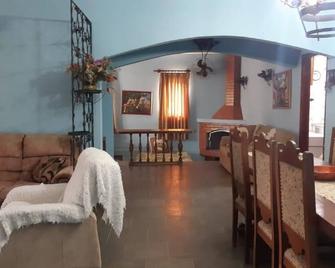 3 days corner - Cesário Lange - Sala de estar