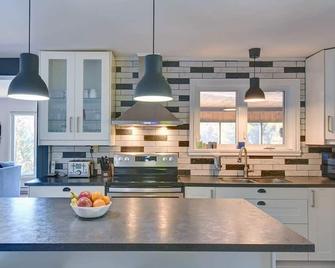 Chalet des Becassines - Waterfront & Spa - Nominingue - Кухня