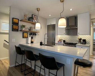 1-Bd 1-Bth Apt, Disney & Anaheim Conv Ctr in 10 Mins! Full Kitchen & Outdr Space - Santa Ana - Cocina