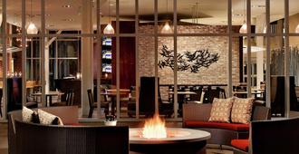 DoubleTree by Hilton Hotel and Suites Charleston Airport - North Charleston - Byggnad