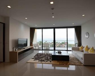 The Oriental Beach Resort - Rayong - Wohnzimmer