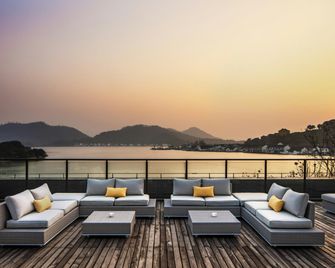 Hilton Ningbo Dongqian Lake - Ningbo - Balkon