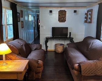 Cozy Camp in Cooks Forest - Clarington - Sala de estar