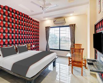 Silver Grand - Bārāmati - Bedroom
