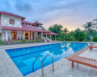 Om Residence - Beruwala - Bazén