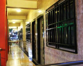 Sai Atithi Resort - Shirdi - Hallway