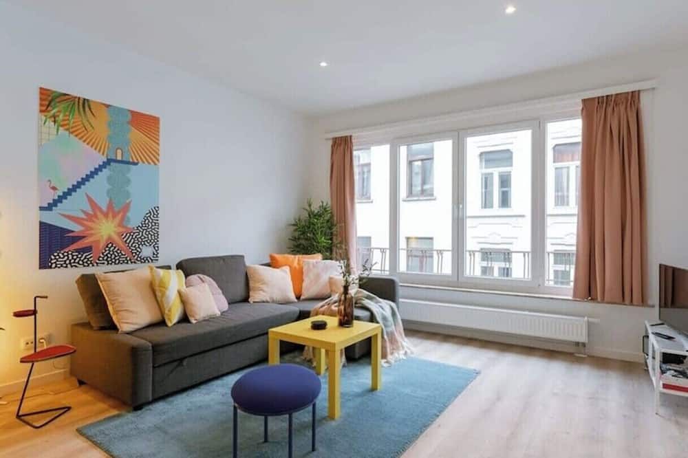 Color Pop Apartment - انتورب - غرفة معيشة