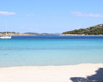 Murter Voltera - Betina - Beach