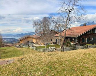 Schärmtanne entire chalet 15 min to Interlaken - Aeschi bei Spiez - Building