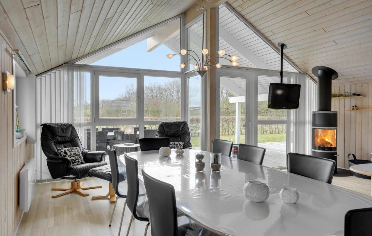 Nice home in Hovborg with kitchen – Holsted