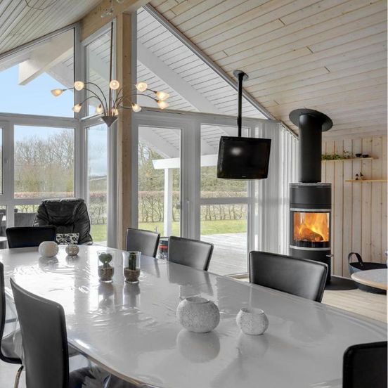 Nice home in Hovborg with kitchen – Holsted