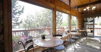 Jewel Lake Bed and Breakfast - Anchorage - Restaurante