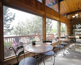 Jewel Lake Bed and Breakfast - Anchorage - Restaurante