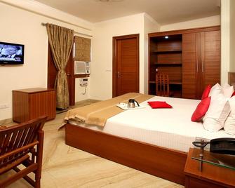 Indira International Inn - New Delhi - Bedroom