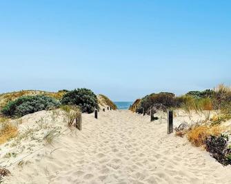 Opie's Oasis between West Beach & Henley South - Henley Beach South - Beach