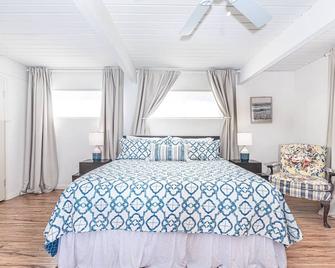 Serene 3Br Bayside Home W Private Waterfront Dock & Patio By Beachview Rentals - Newport Beach - Bedroom