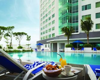 Première Hotel - Klang - Pool
