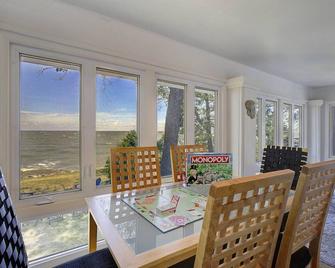 Experience the Chesapeake Bay Lifestyle at the Historic and Waterfront Bay Dreams - North Beach - Dining room