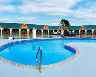 Executive Inn of Hondo - Hondo - Piscina