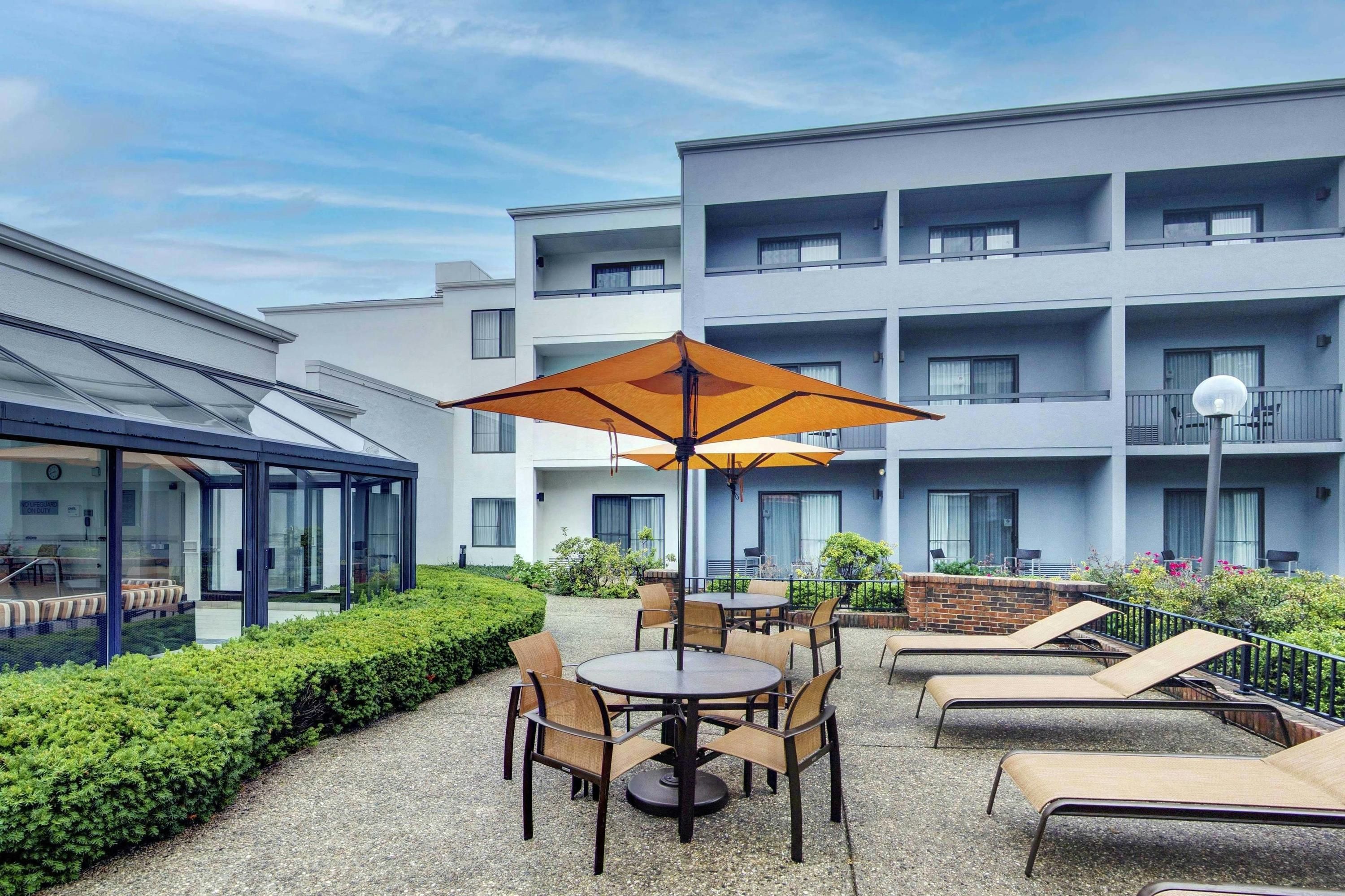 Courtyard by Marriott Chicago Glenview/Northbrook thumbnail 3